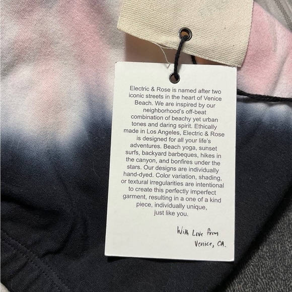 🔥 SALE - NWT Women’s Electric & Rose Tie Dye Sports Bra Top - Size XS - Picture 3 of 9